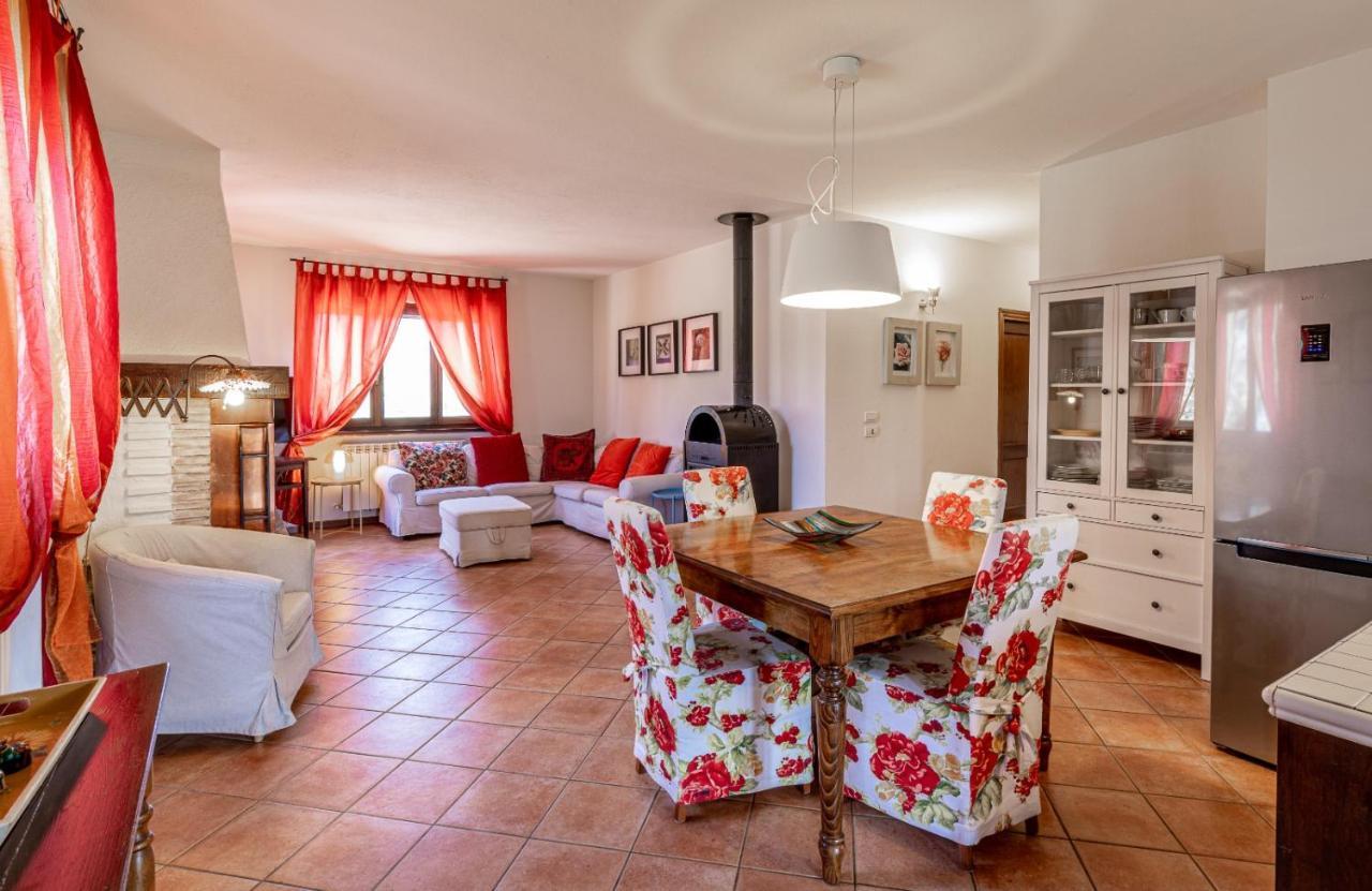 Casa Vacanze Colonnata กุบบีโอ ภายนอก รูปภาพ